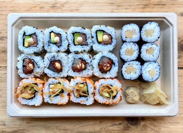Medium sized maki box