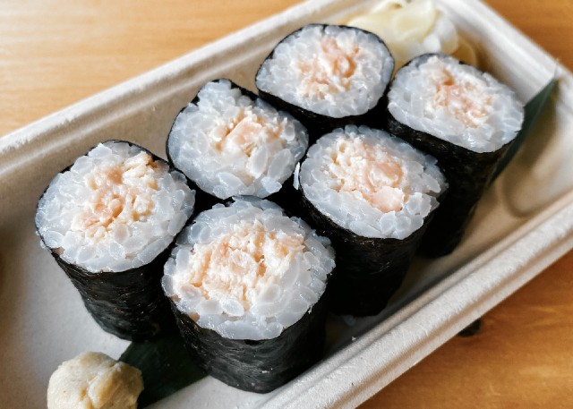 salmon tartar hosomaki