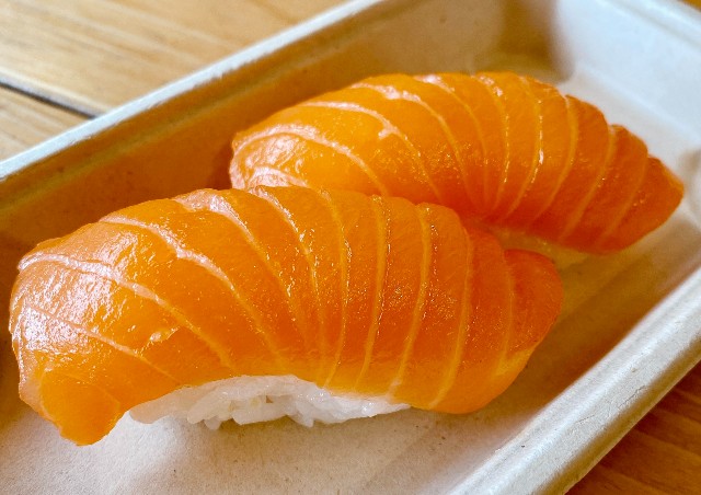 Salmon nigiri